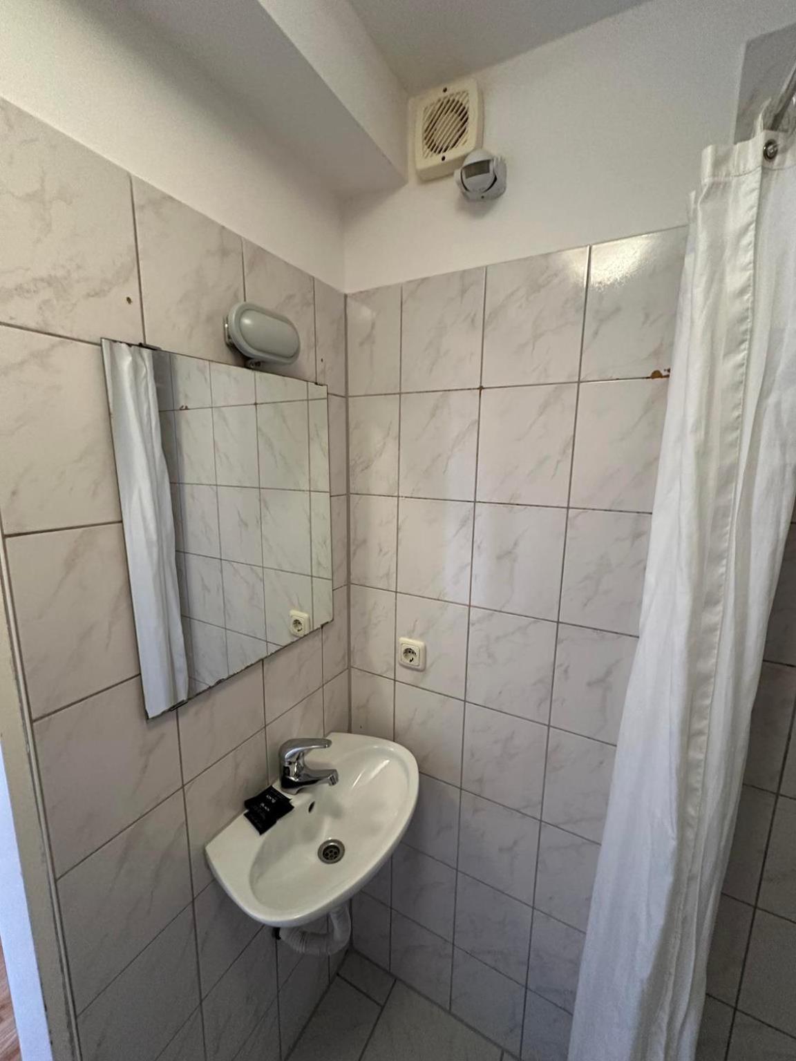 Budget Olympia Park Apartmenthostel 53 *